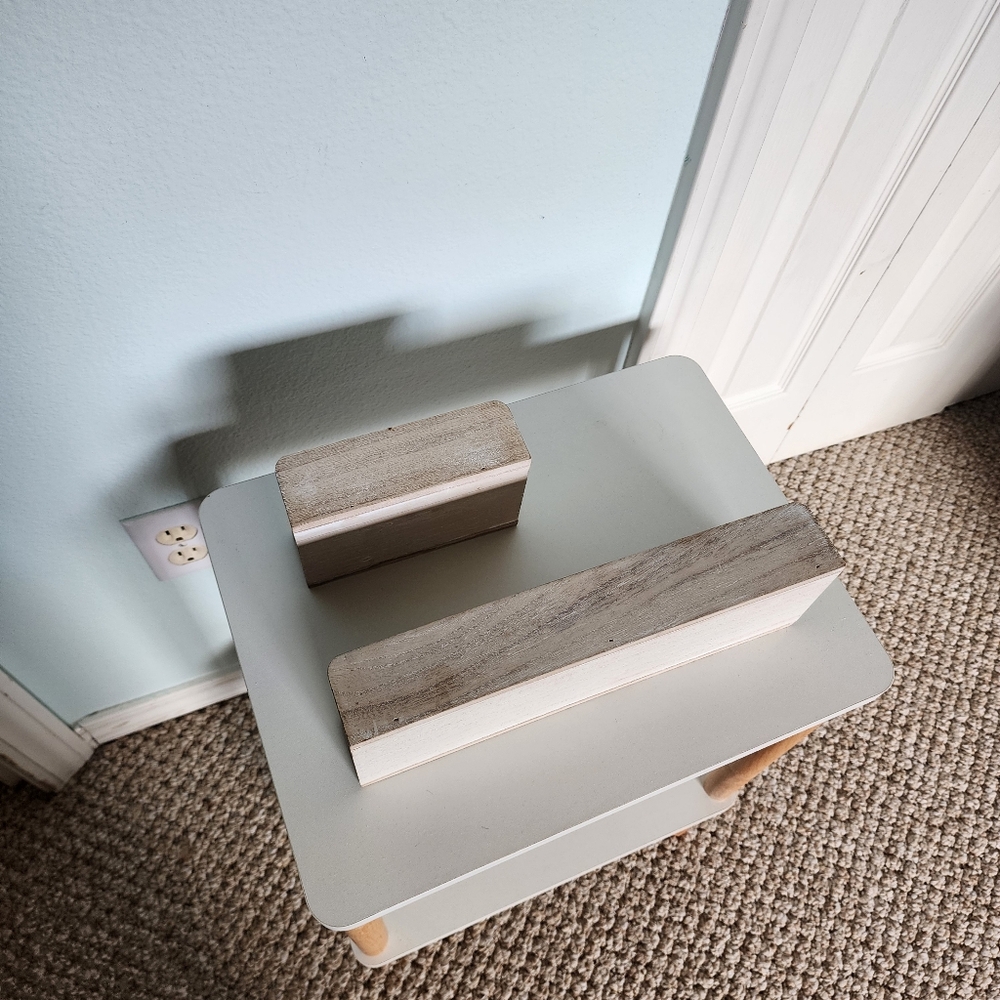 Set of Two Small Shelves